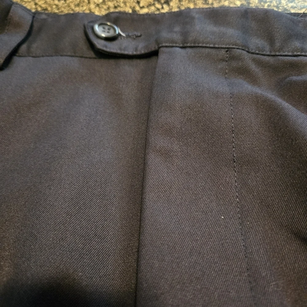 IZOD Mens size 36W Pleated Front Shorts Black Rolled Side Seams Zip Button